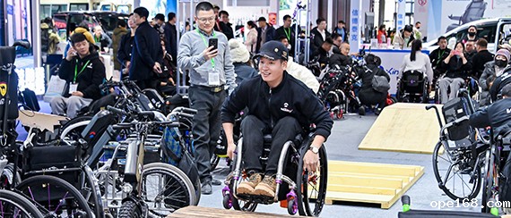 >助行移动辅具展区