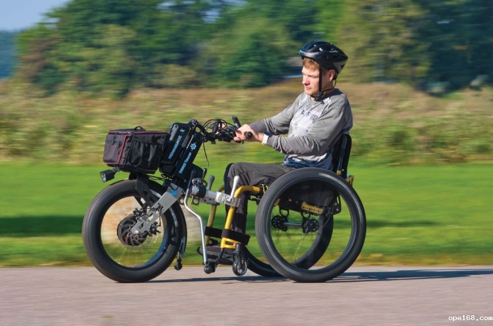 动力辅助轮椅设备