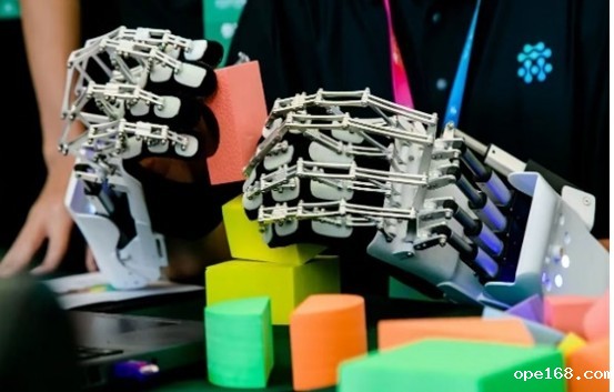 脑控协同康复机械手